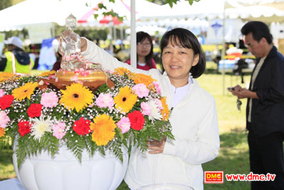 สรงน้ำพระพุทธรูป